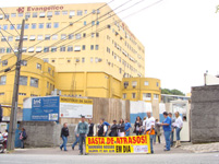 SINDESC e trabalhadores do hospital Evangélico de Curitiba realizam mobilização dia 03 de março 